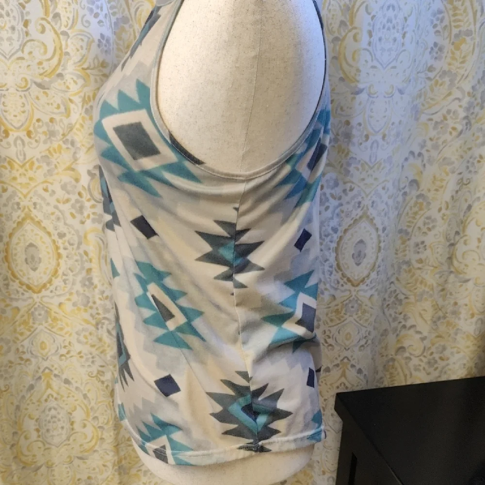 Geometric Patterned Halter Top - Picture 4 of 4